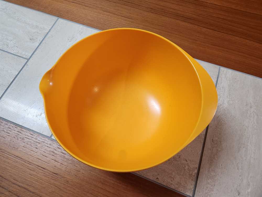 Large Rosti Mixing Bowl Yellow