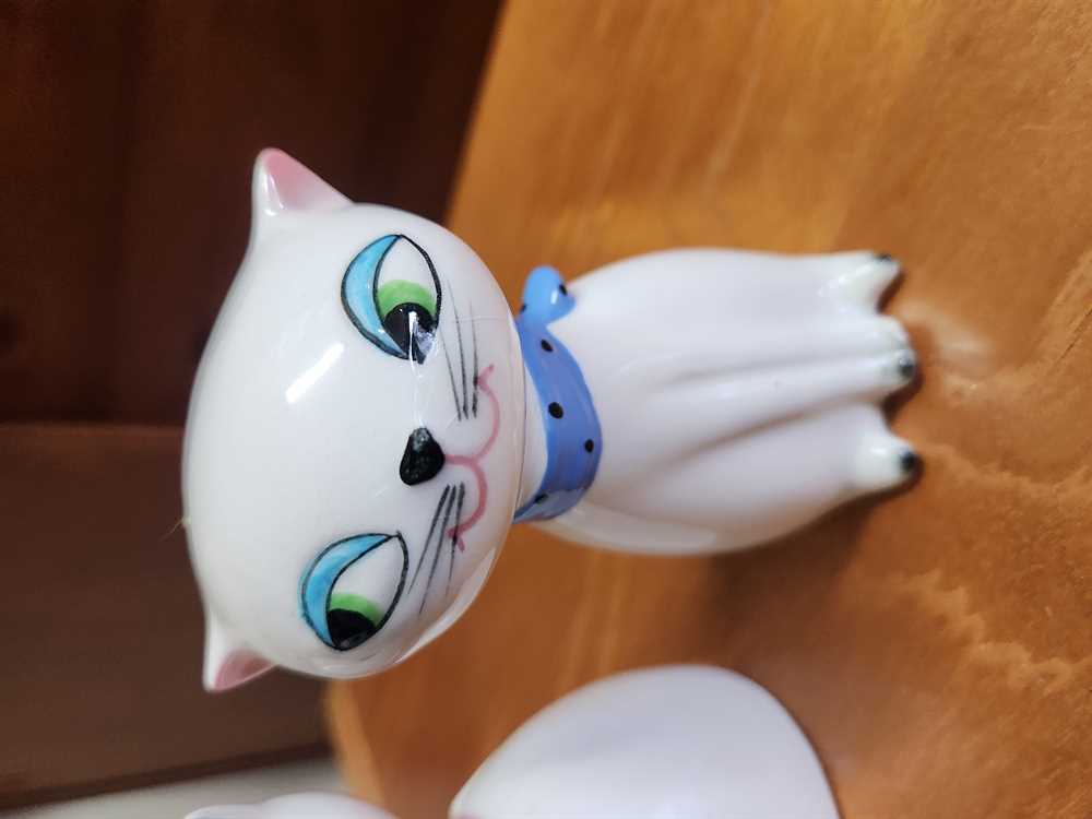 Holt Howard Japan Cat Salt and Pepper Shakers