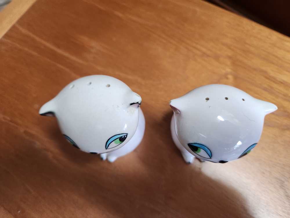 Holt Howard Japan Cat Salt and Pepper Shakers