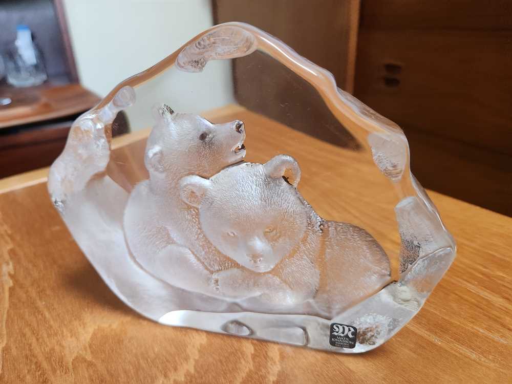 Mats Jonasson Large Bears Paperweight Signed and Numbered