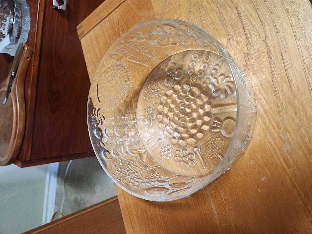 Iittala Nuutajarvi Flora 7.5" Salad Bowl