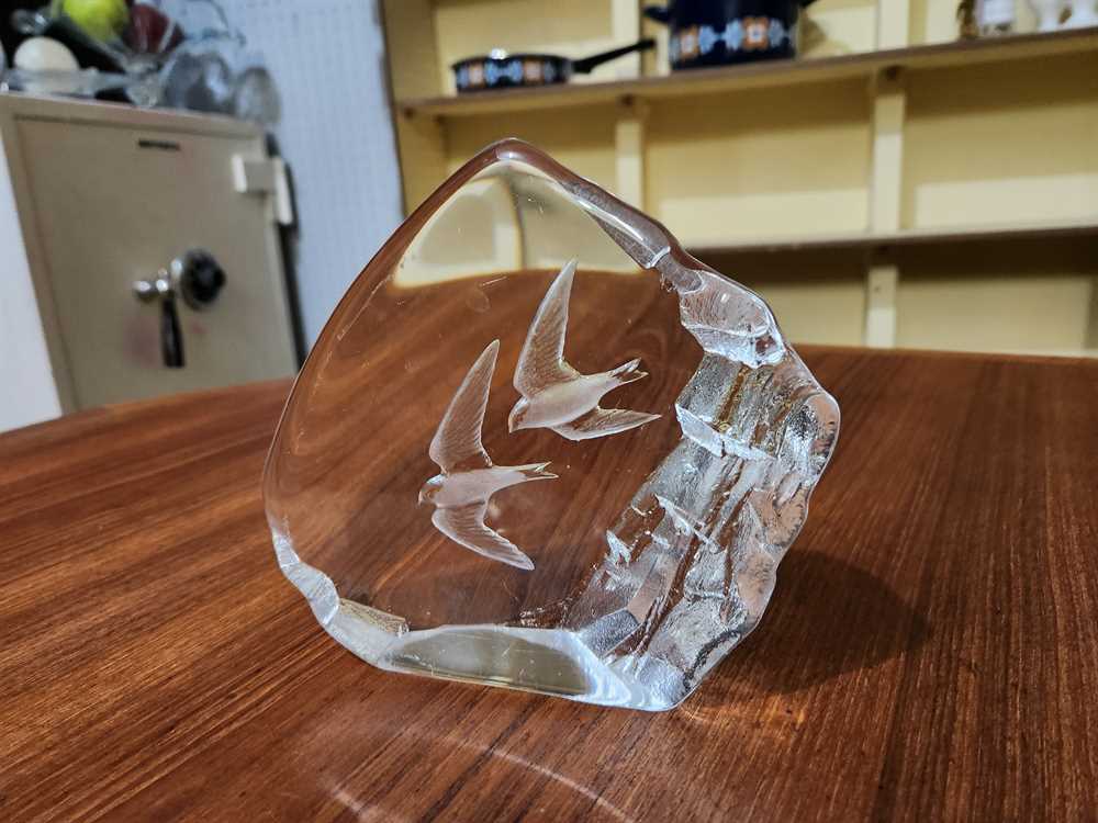 Mats Jonasson Large "Swallows"  Paperweight Signed and Numbered