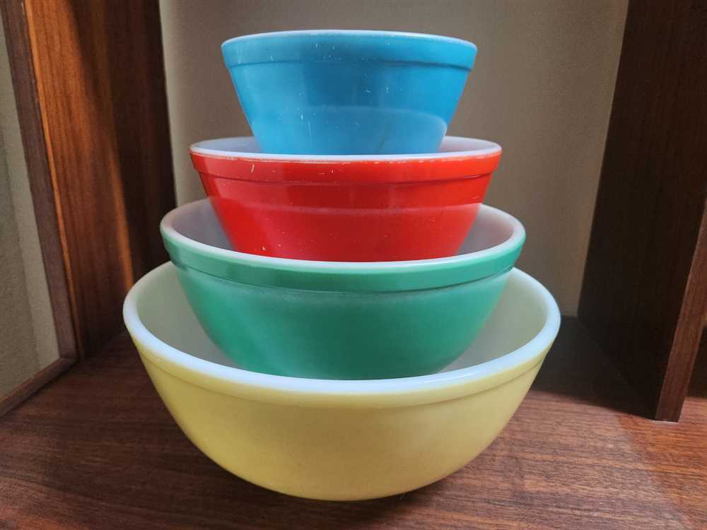 Pyrex Primary Mixing Bowl Set