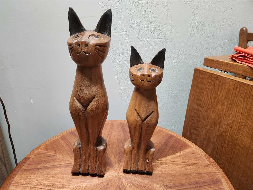 Pair of Teak Siamese Cats