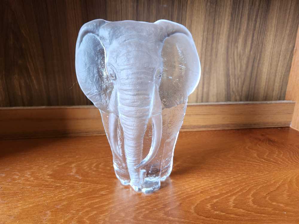 Mats Jonasson Large Glass Elephant Scultpure