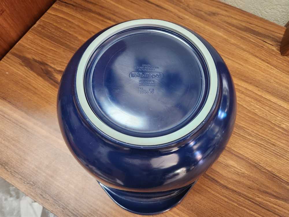 Large Rosti Denmark 4L Mixing Bowl Blue