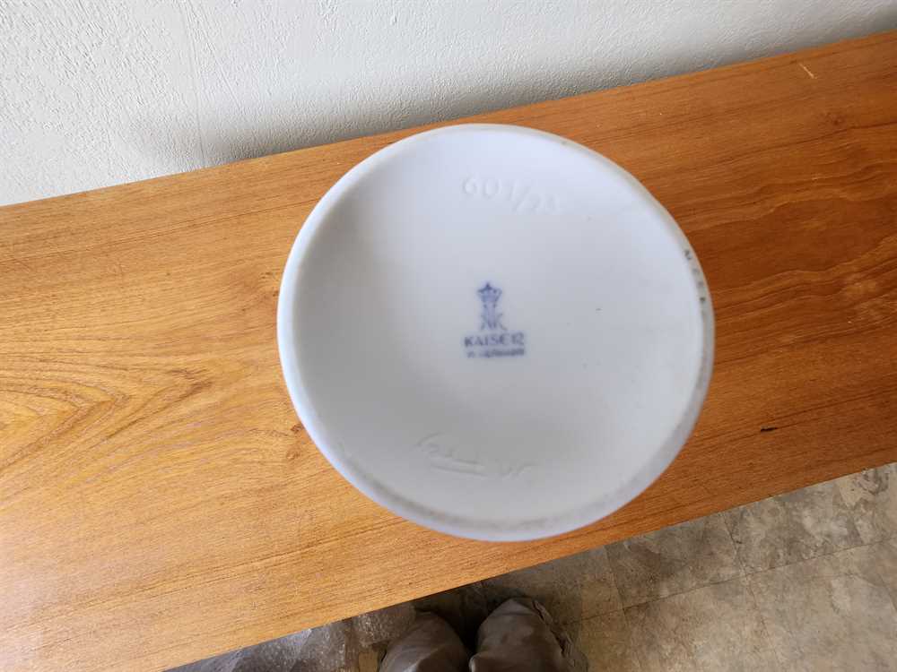 West German Pottery Kaiser Vase #601-23 Signed by M Frey