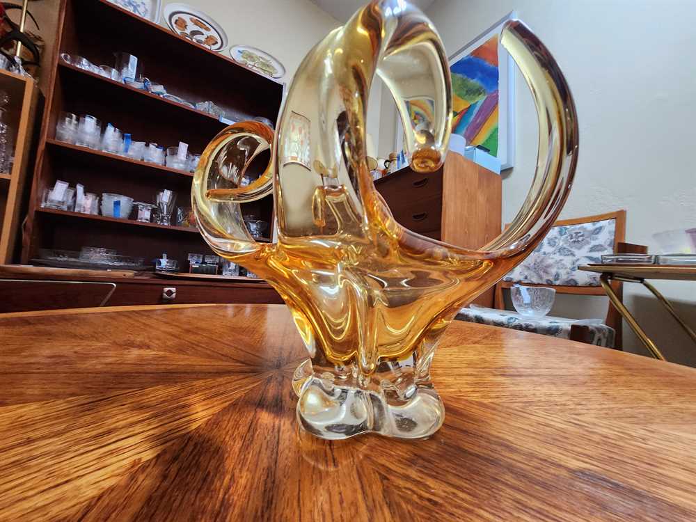 Amber Chalet Glass Basket / Centerpiece