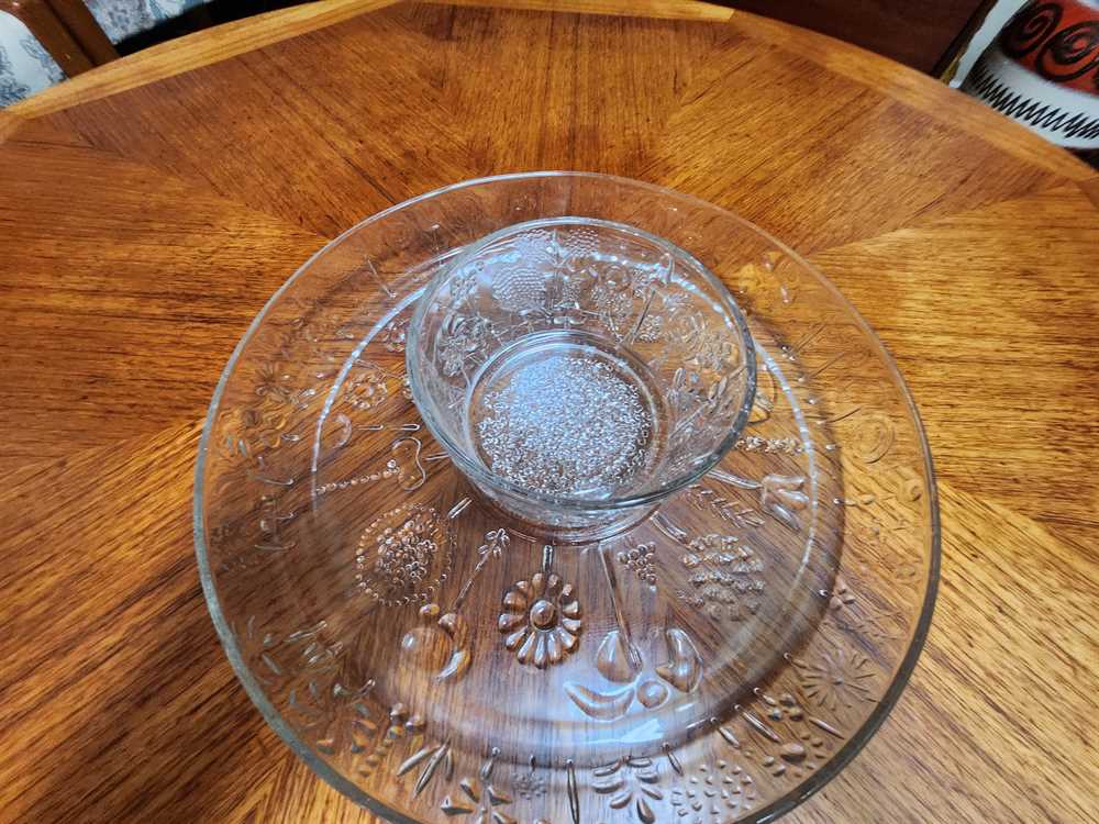 Iittala Flora Divided Platter with Dip Bowl