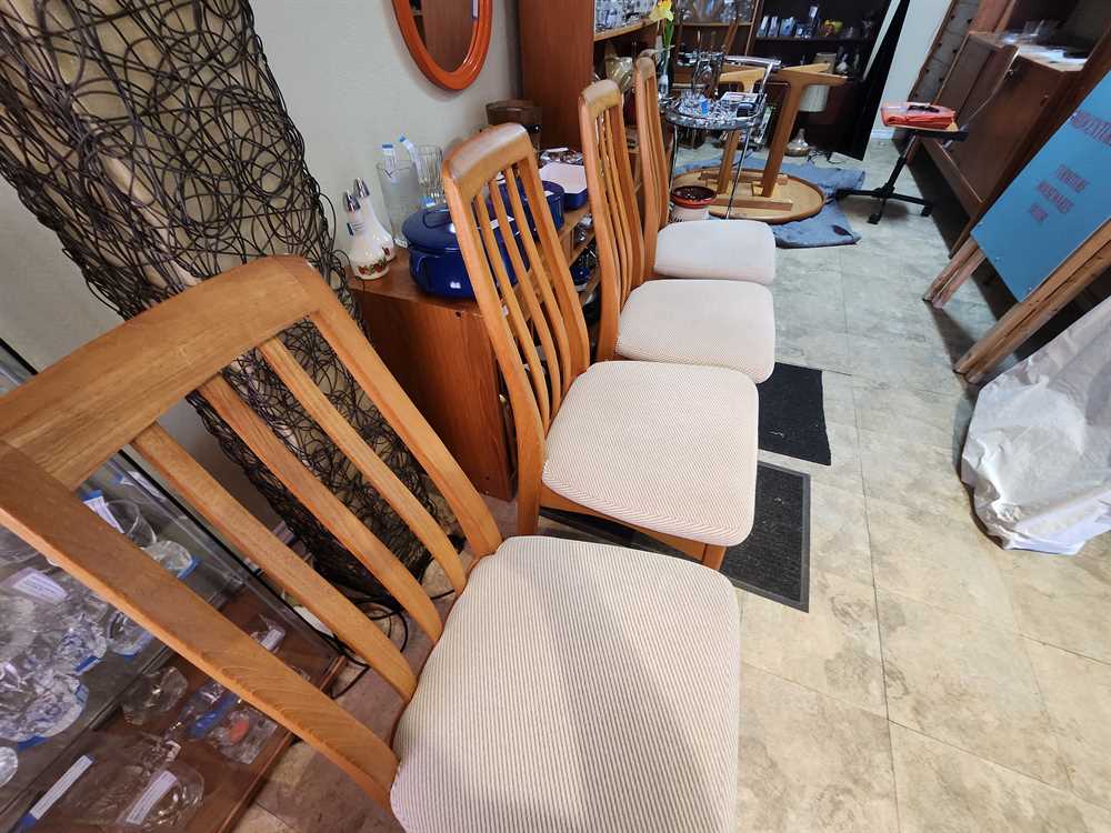 Set of 4 Benny Linden Teak High Back Dining Chairs