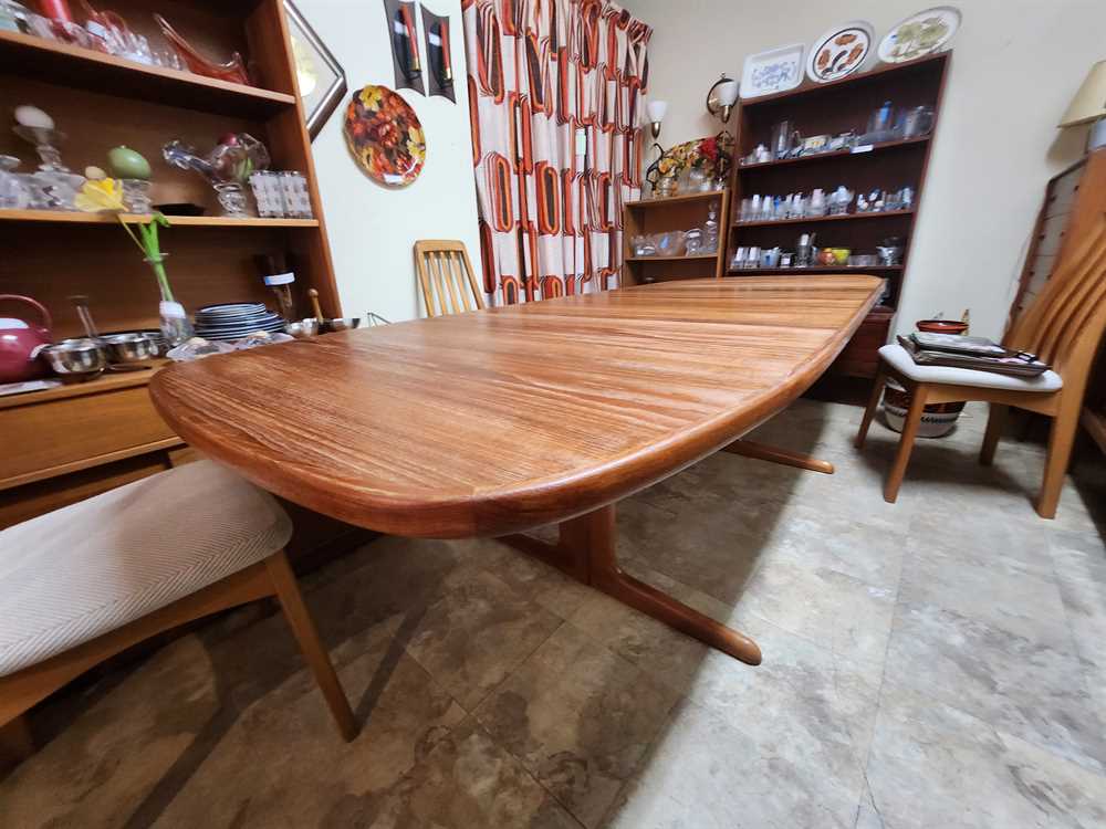 Dyrlund Teak Oval Dining Table w/2 Leaves