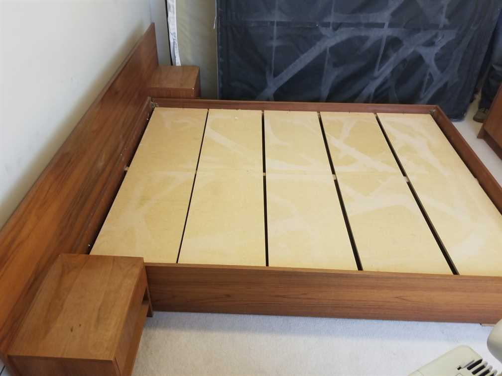 Teak Platform Queen Bed