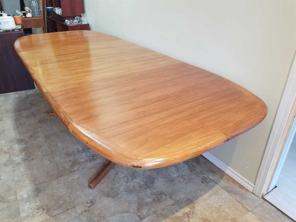 Dyrlund Teak Oval Dining Table w/2 Leaves