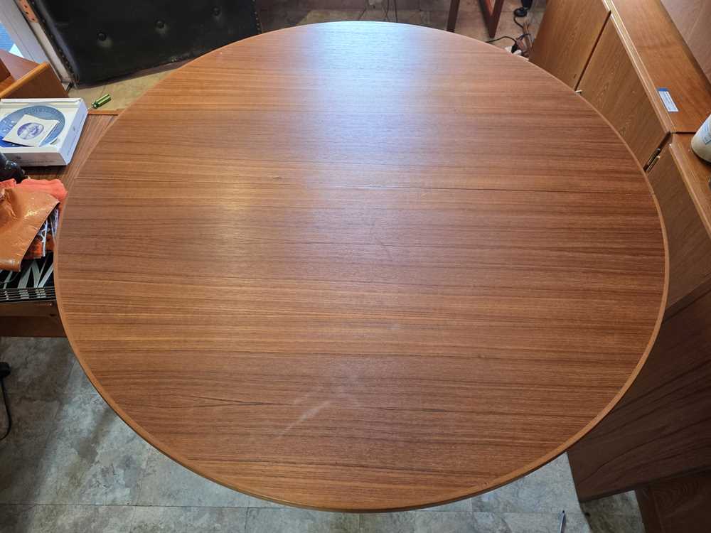 H. Sigh and Søns Møbelfabrik Round/Oval Teak Dining Table w/ 2 leaves