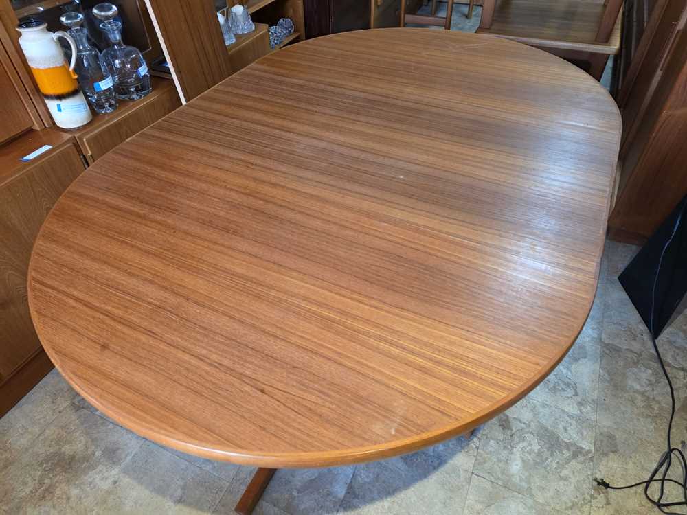 H. Sigh and Søns Møbelfabrik Round/Oval Teak Dining Table w/ 2 leaves