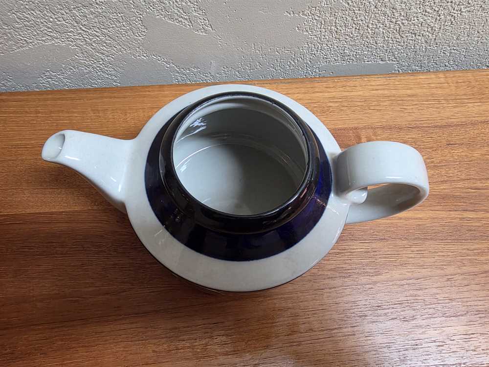 Arabia Finland Saara Teapot