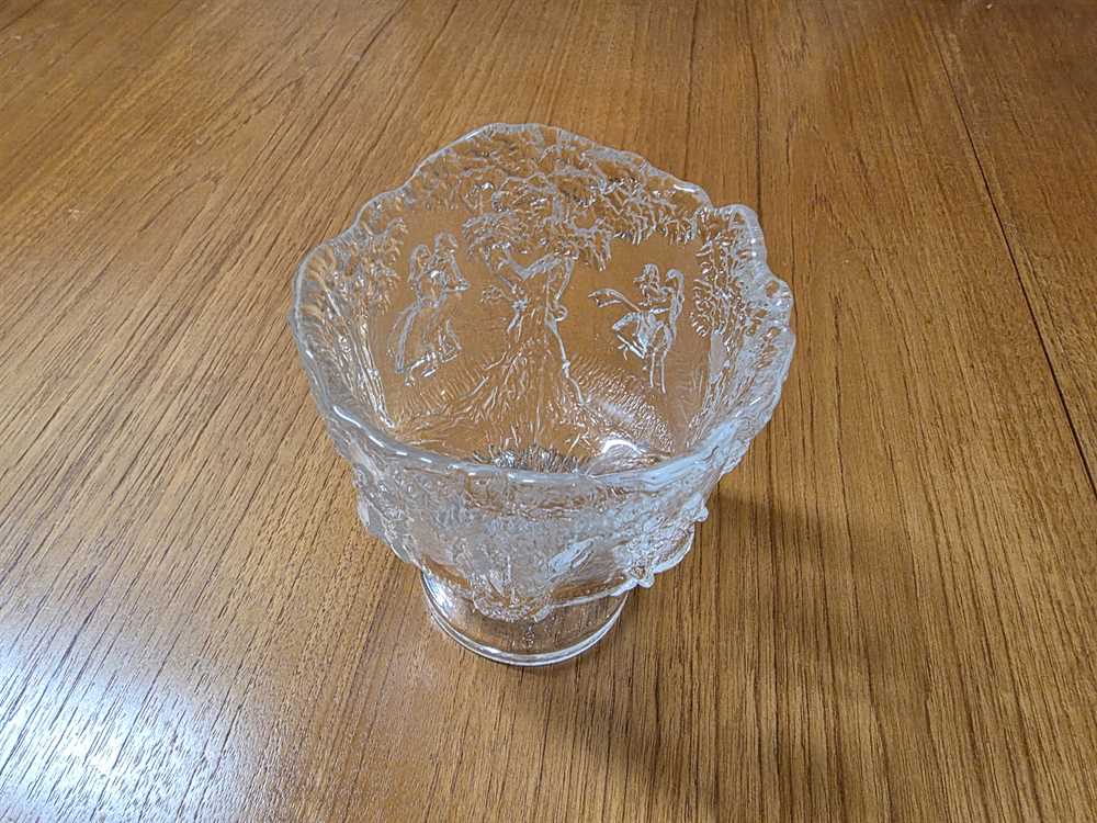 Kosta Boda Rhapsody Chalice by Kjell Engman