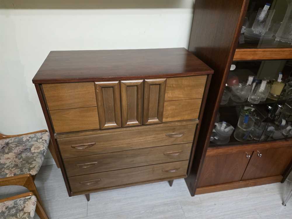 Viscol by Victoriaville Walnut 4 Drawer Tallboy Dresser