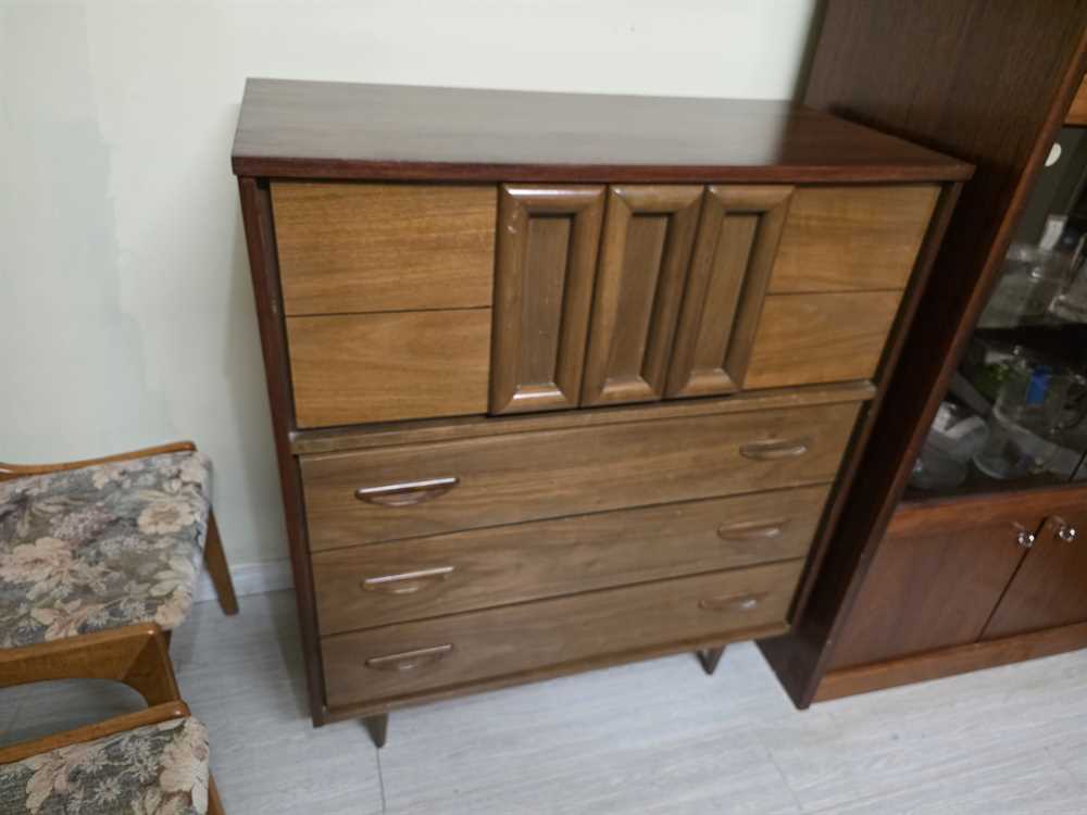 Viscol by Victoriaville Walnut 4 Drawer Tallboy Dresser