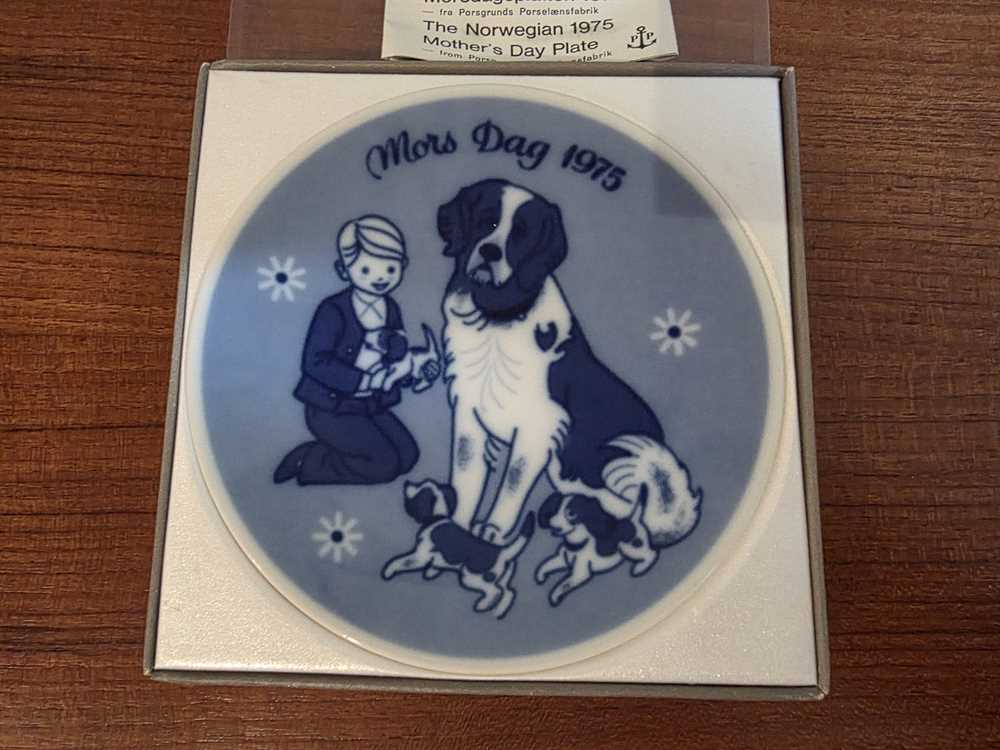 Mother's Day 1975 Plate by Porsgrund Norway