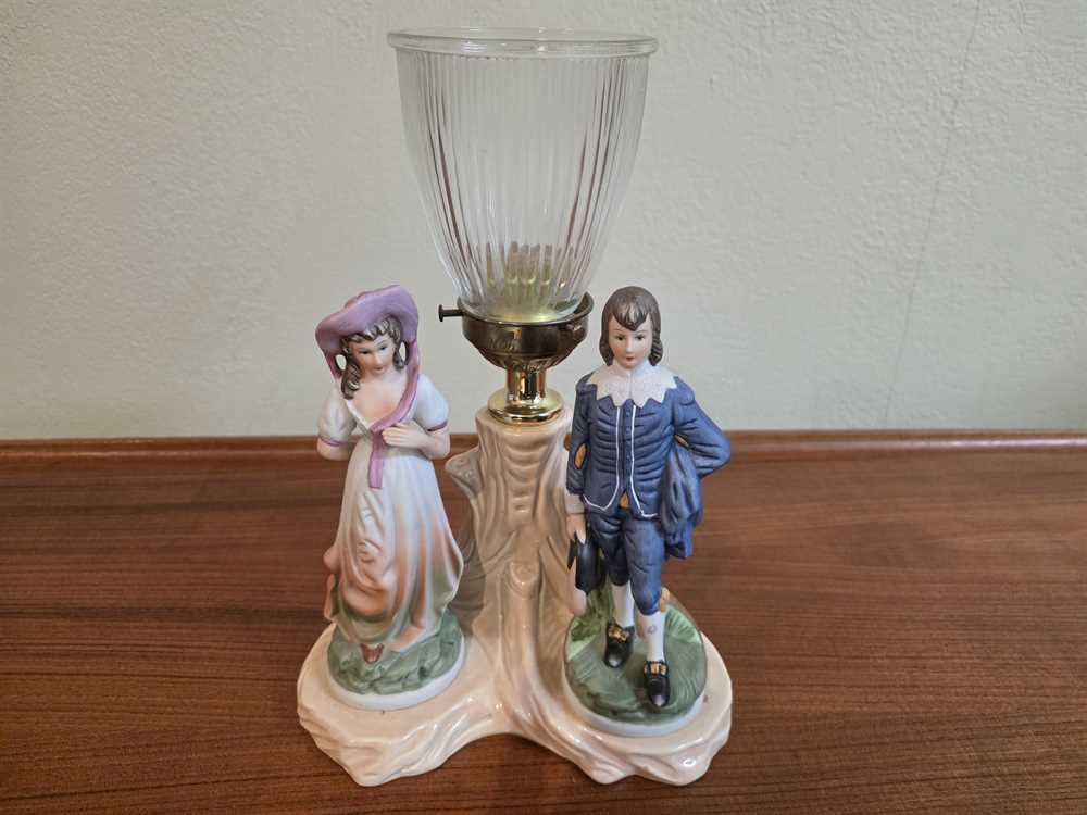 Vintage 1963 Colonial Lamp