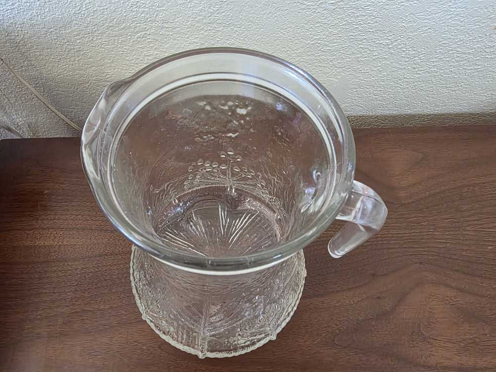 Lasisepat Finland Parsley Water Pitcher