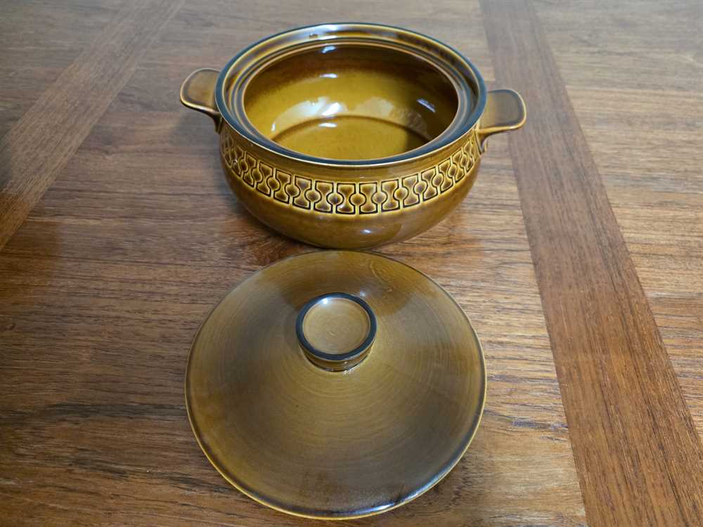 Cambrian Stoneware Japan Casserole w// Lid