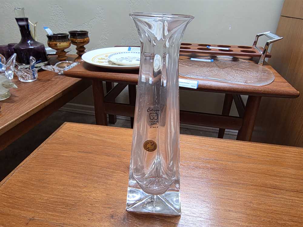 Collezionne Italy Pyramid Vase