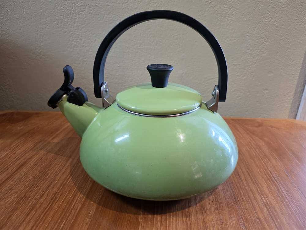 Le Creuset Zen Kettle
