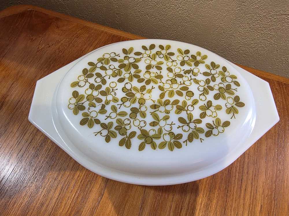 Pyrex Verde Divided Dish