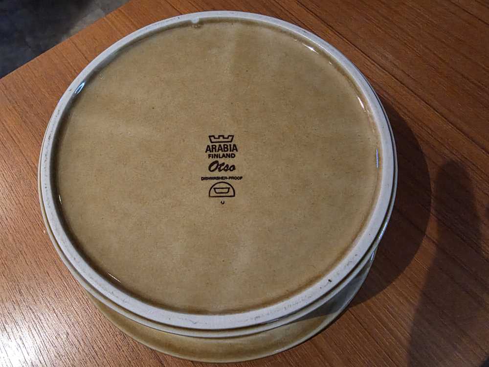 Arabia Finland Otso Medium Casserole (No Lid) 9 1/4" by Raija Uosikkinen and Ulla Procopé