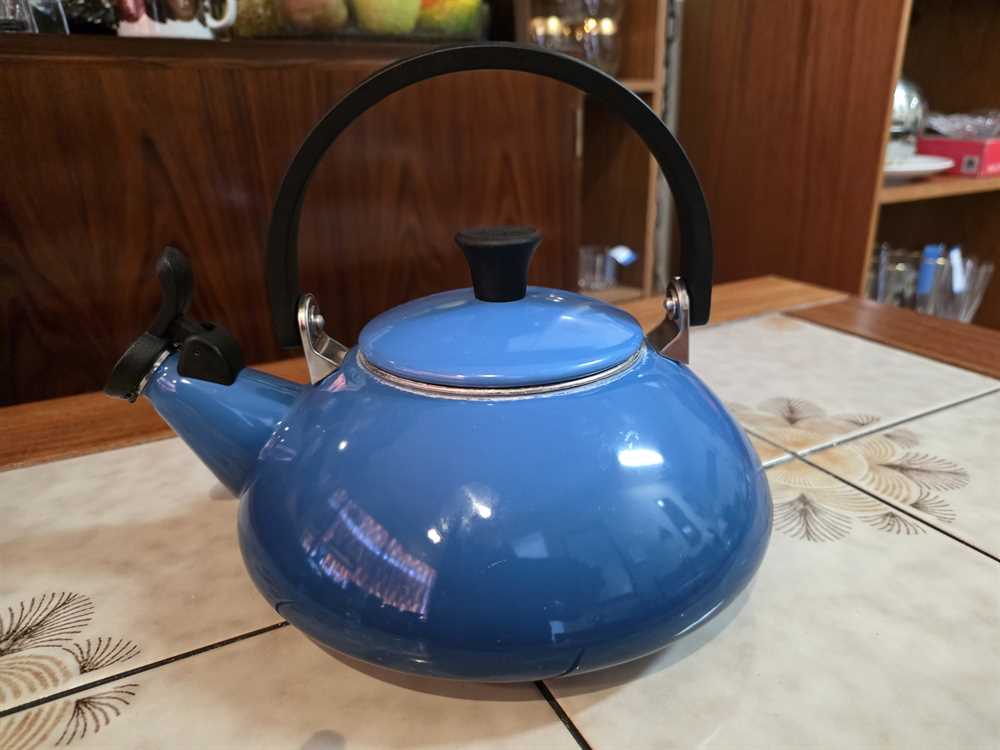 Le Creuset Zen Kettle