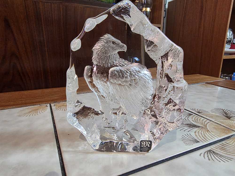 Mats Jonasson Eagle Glass Sculpture Signed and Numbered