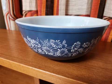 Pyrex Colonial Mist 404