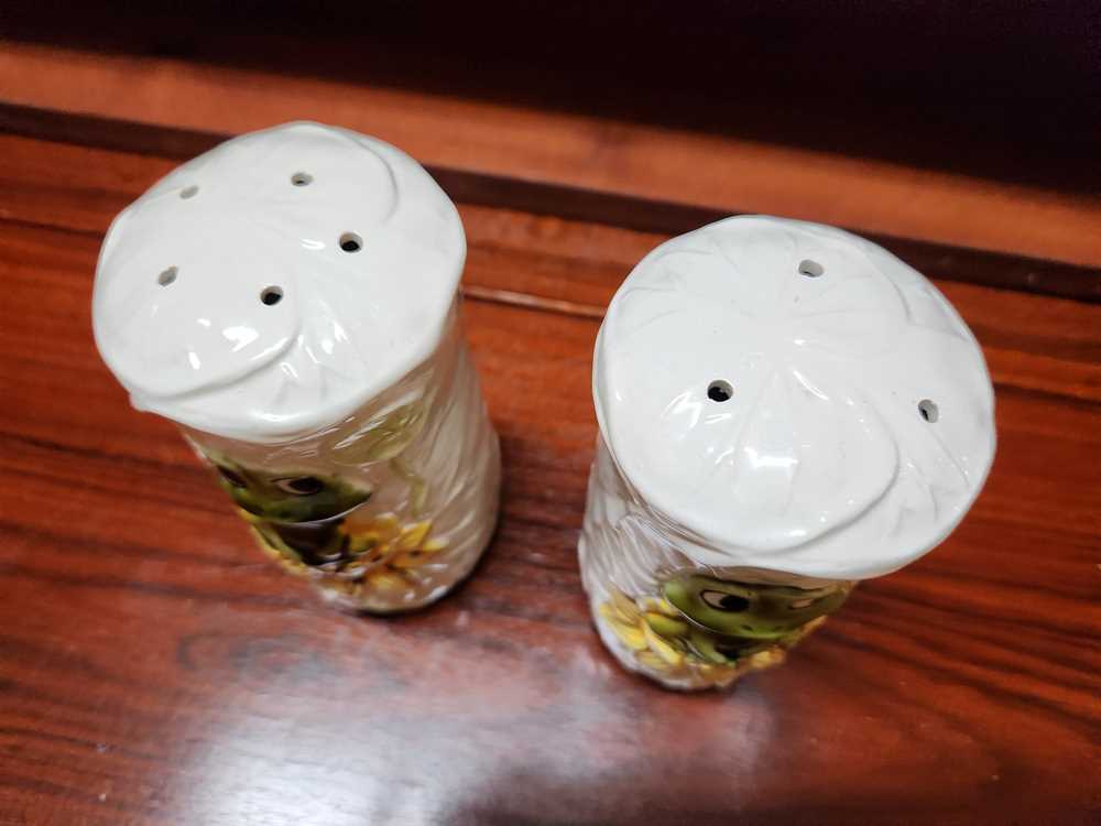 Vintage Simpson Sears Large Frog Salt and Pepper Set