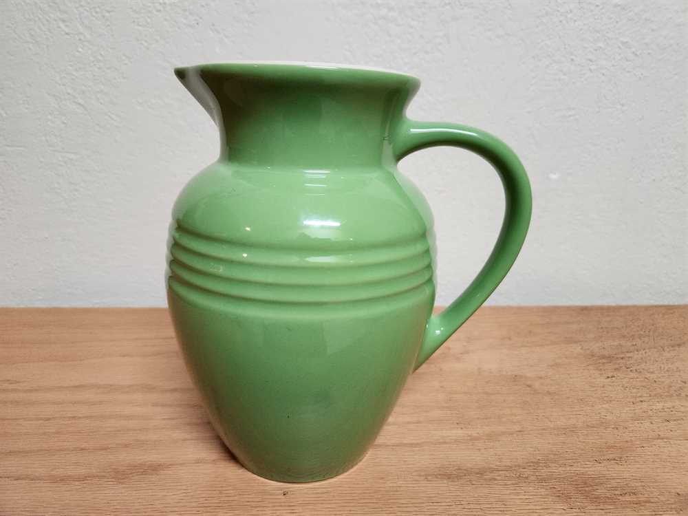 Le Creuset Large 9" 10-35 Pitcher