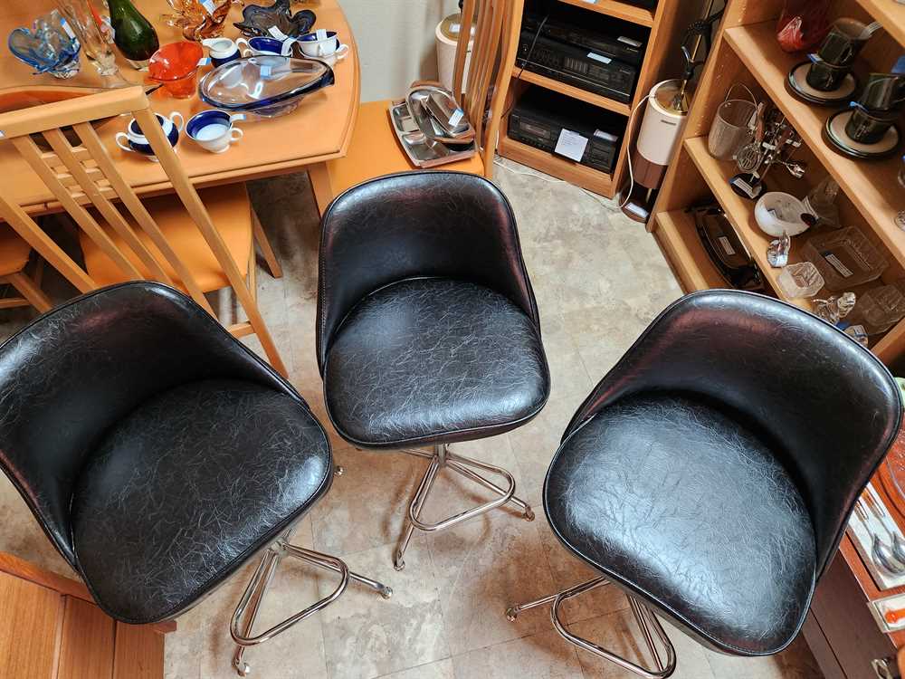 Vintage 1960's Chrome & Vinyl Bar Stool