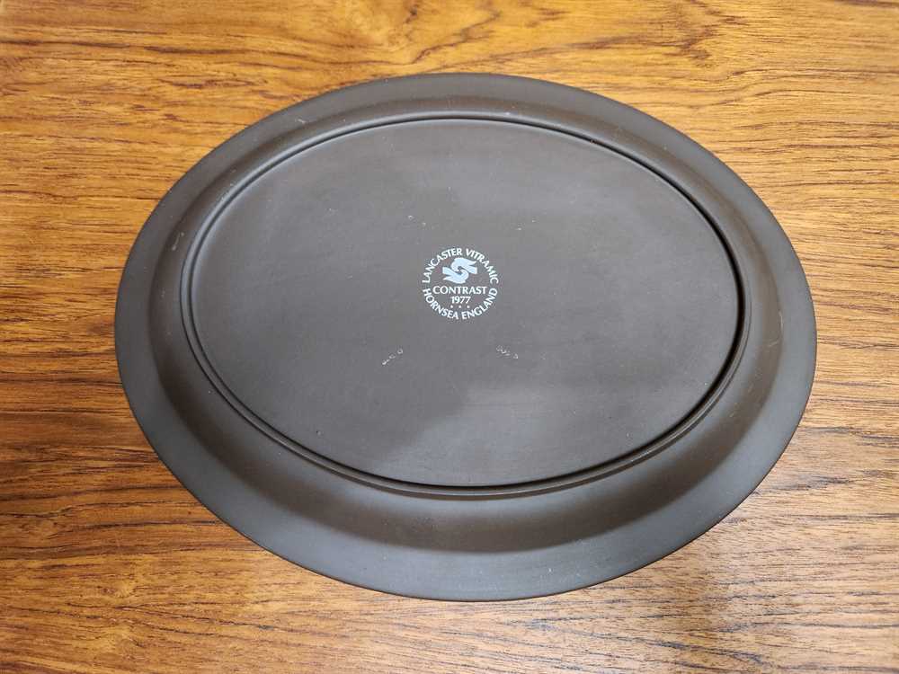 Hornsea Contrast Oval Serving Plate