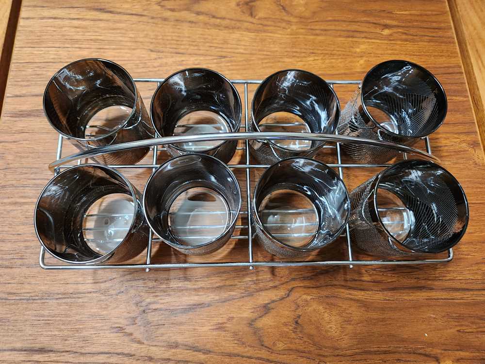 Set of 8 Vintage Zig Zag Glasses in Caddy