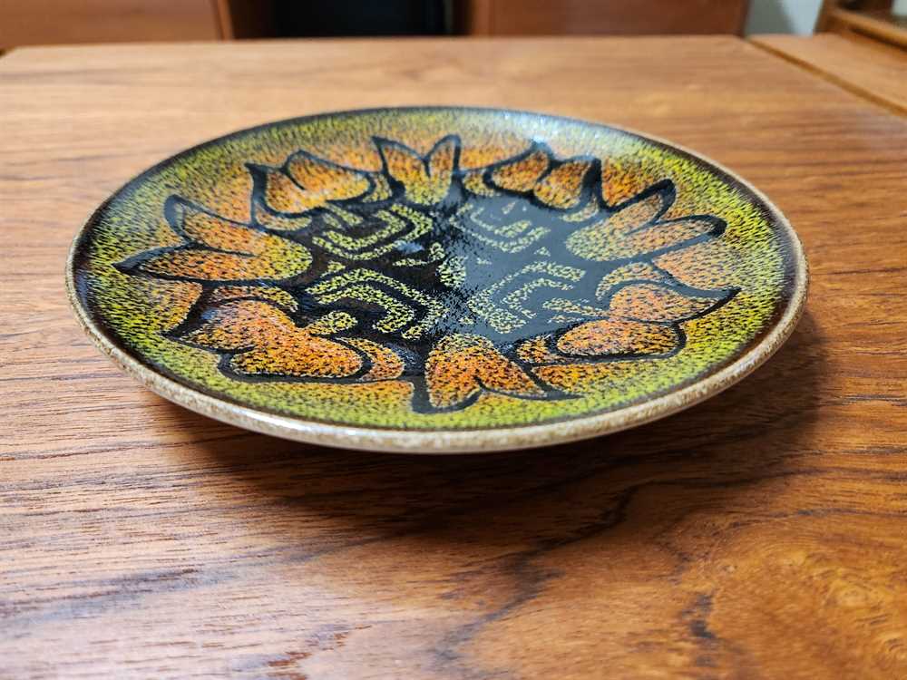 Poole Pottery Aegean #3 Rounded Plate 8"