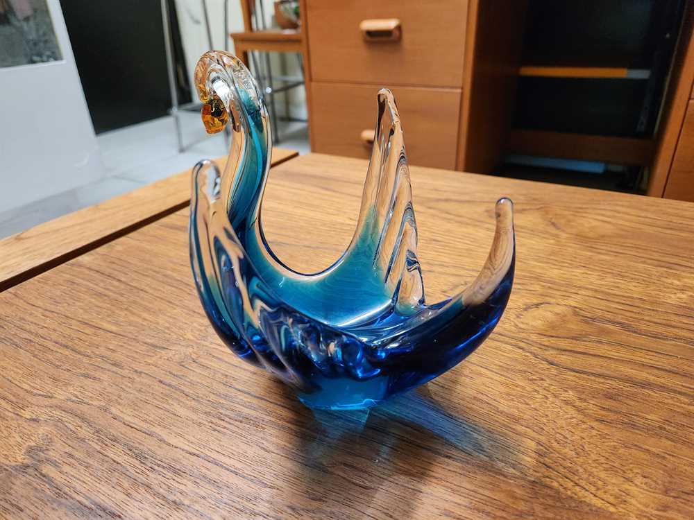 Art Glass Swan Bowl