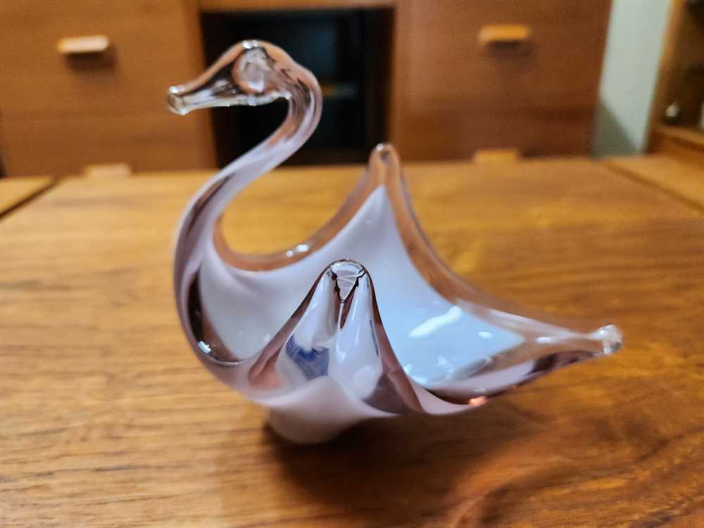 VAN Crystal Italy Swan Art Glass Bowl