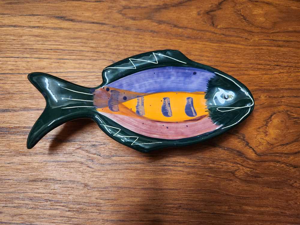 P Gregends Fish Serve Bowl Pottery