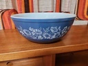 Pyrex Colonial Mist 404