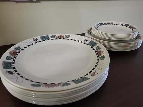 Corelle Sunblossom 28 Piece Dish Set - 7 Side Plates, 10 Salad Plates, 11 Dinner Plates