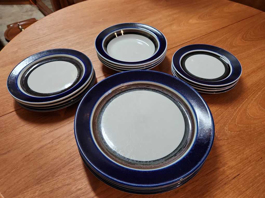 16 Piece Set Arabia of Finland "Saara" Dishes