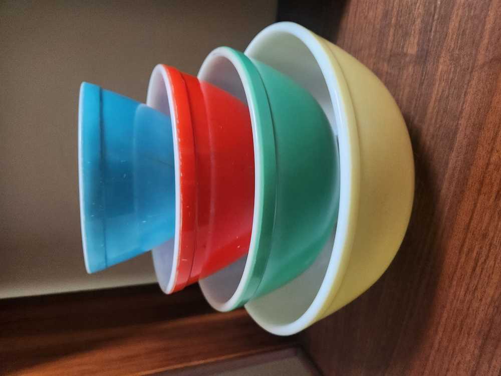 Pyrex Primary Mixing Bowl Set