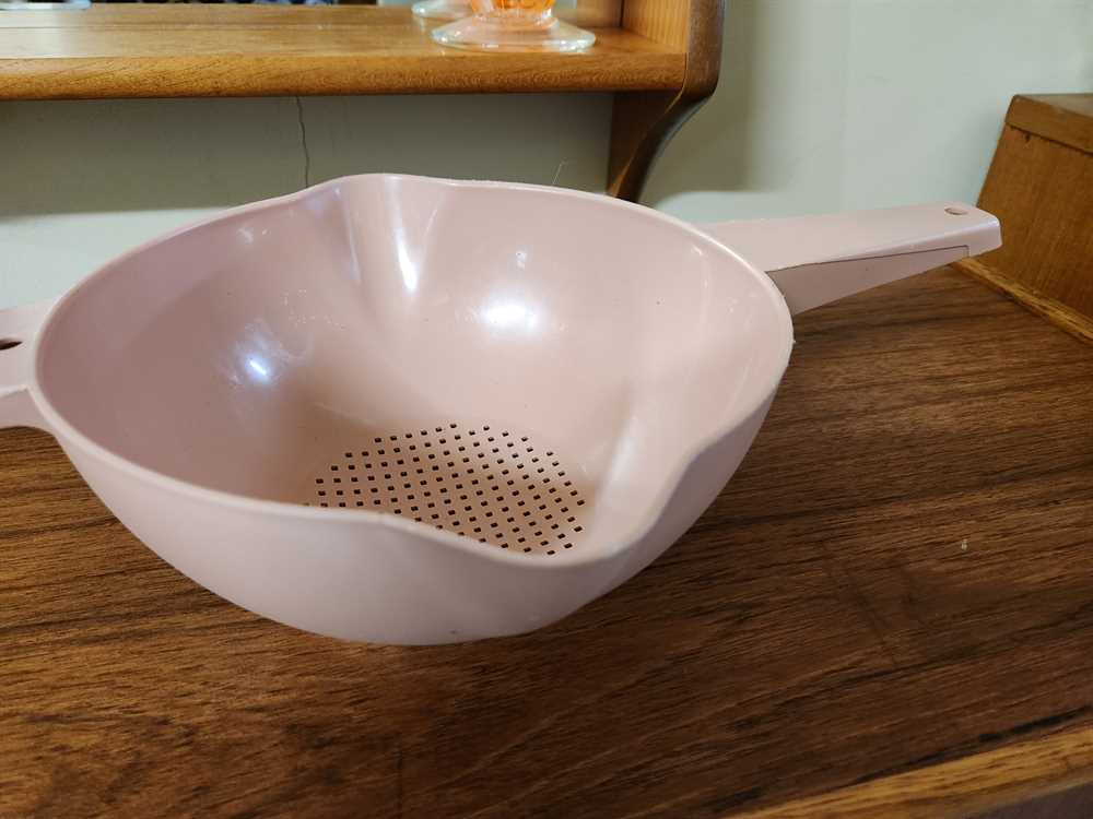 Large Pink Tupperware Strainer