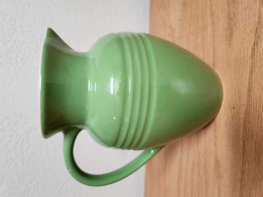 Le Creuset Large 9" 10-35 Pitcher