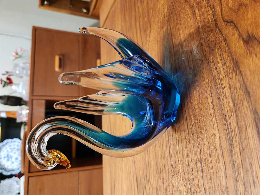 Art Glass Swan Bowl